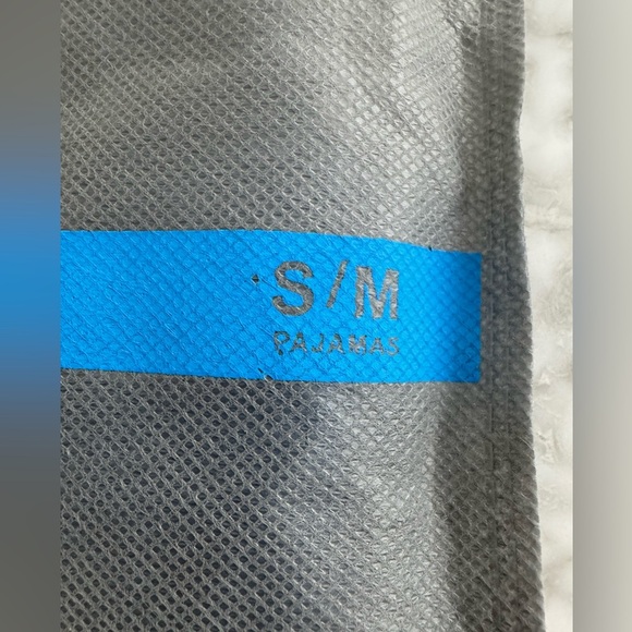 United Airlines Polaris Pajamas Blue Top Grey Pants  S / M - Picture 4 of 4